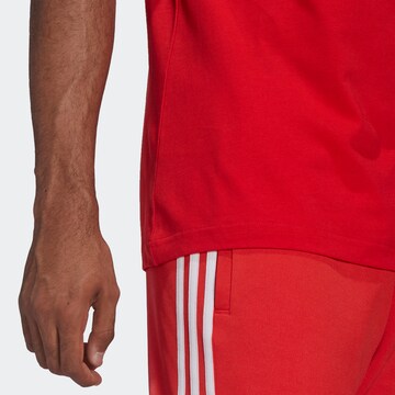 ADIDAS ORIGINALS Μπλουζάκι 'Adicolor Classics 3-Stripes' σε κόκκινο