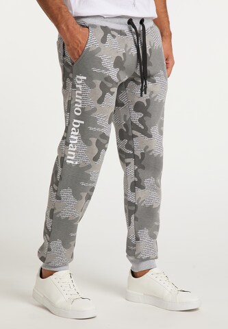 BRUNO BANANI Tapered Pants in Grey: front