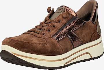 Baskets basses ARA en marron : devant