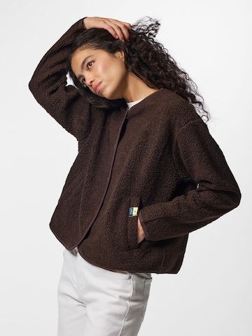 Veste mi-saison 'KATTY' PIECES en marron