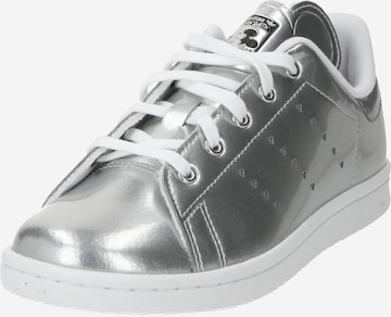 Baskets ADIDAS ORIGINALS en argent : devant