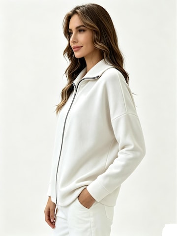 KoJooin Between-Season Jacket in White