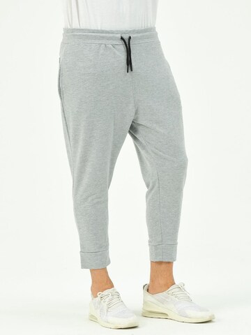 Effilé Pantalon C&City en gris