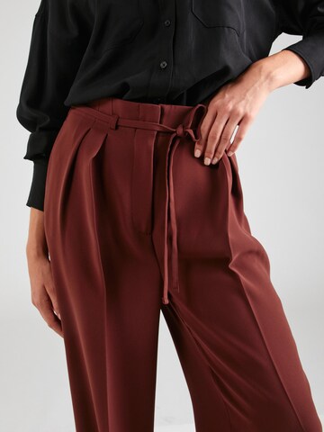 Loosefit Pantaloni 'Karima' di Guido Maria Kretschmer Women in rosso