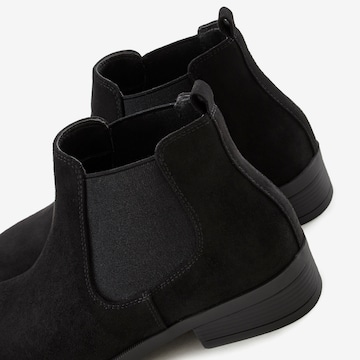 LASCANA Chelsea boots in Zwart