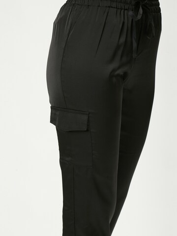 Influencer Tapered Hose in Schwarz