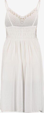 Hailys Плетена рокля 'Hanni' в бяло