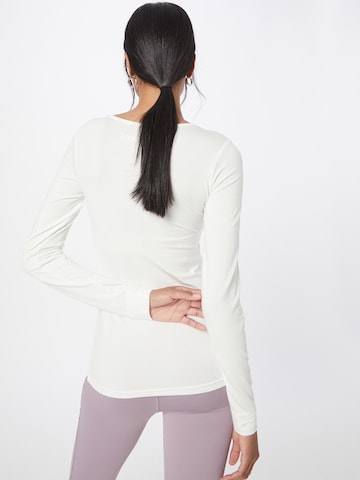 CURARE Yogawear Функциональная футболка 'Flow' в Белый