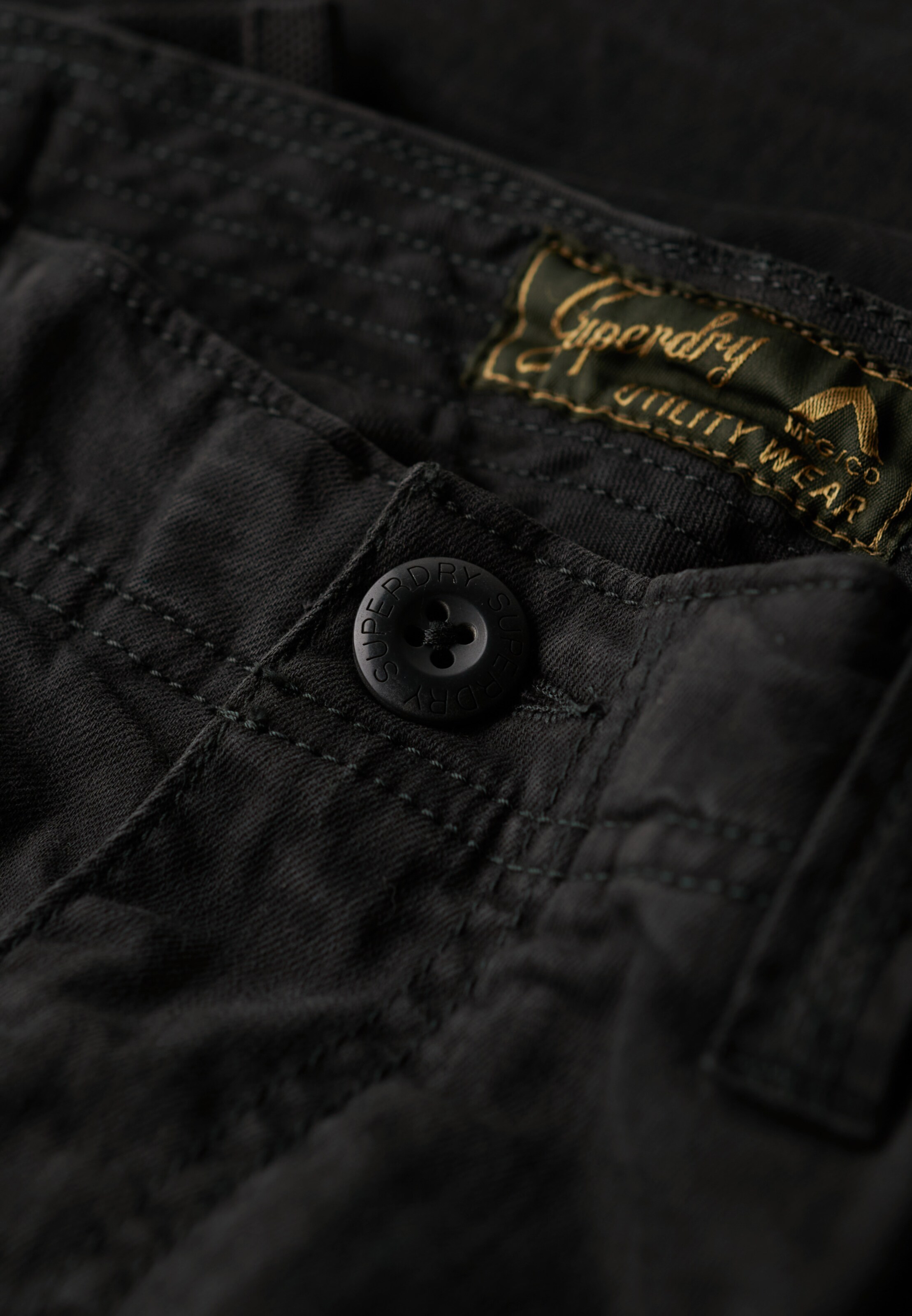 Superdry Regular Hose 'Core' in Schwarz