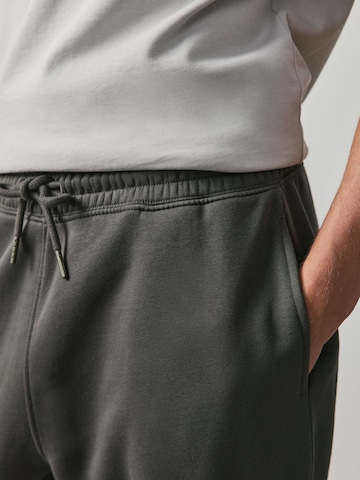 Next Tapered Hose in Grau