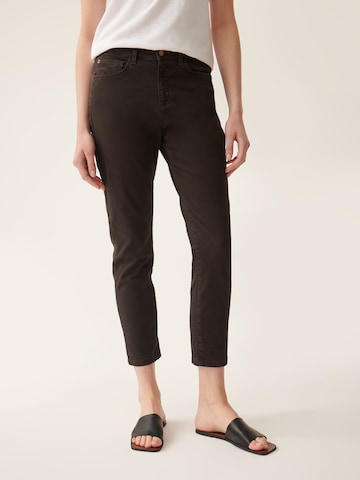 TATUUM Regular Jeans in Bruin: voorkant