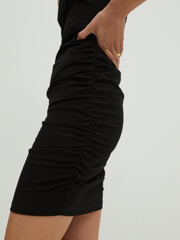 Rochie 'Stevie' de la EDITED pe negru