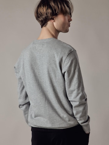 Sweat-shirt 'Felpa Girocollo' OWN Off With Nature en gris