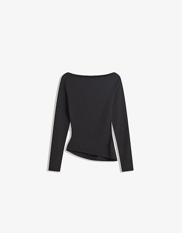 Tricou de la Bershka pe negru