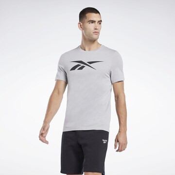 T-Shirt fonctionnel Reebok en gris : devant