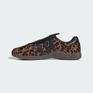 ADIDAS ORIGINALS Slip-on 'Taekwondo Mei' in Bruin