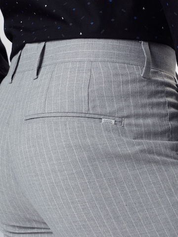 Coupe slim Pantalon 'Pehrson' Casual Friday en gris