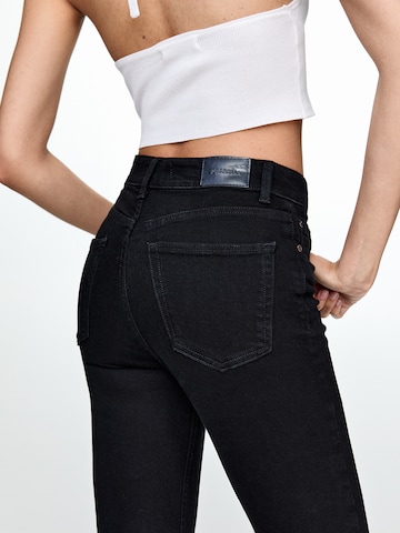 Pull&Bear Flared Jeans in Zwart