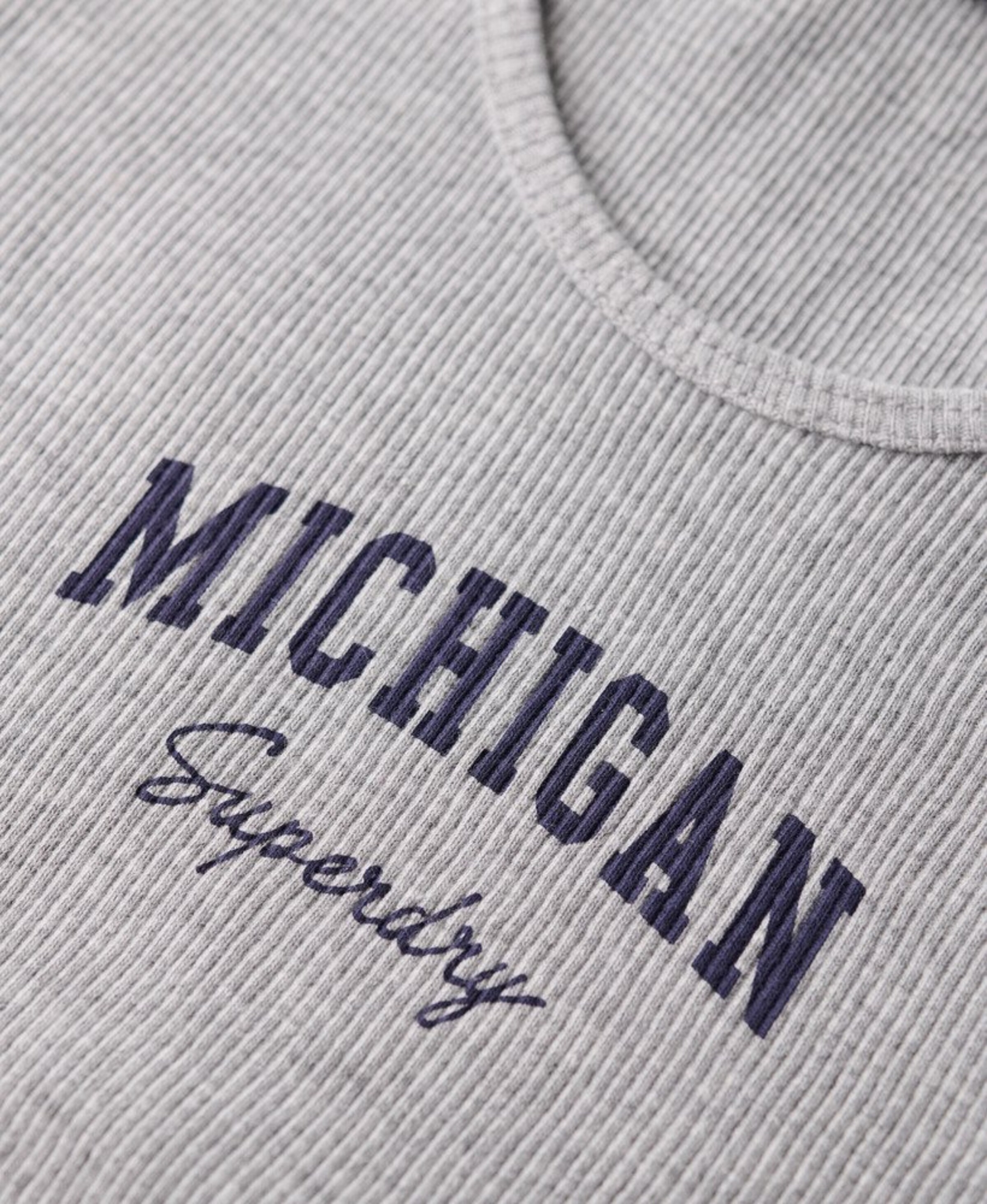 Superdry & Co Top 'Athletic Essential' in Grau