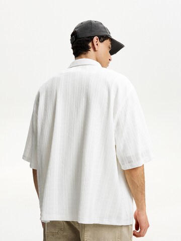 Bershka Comfort fit Ing - fehér