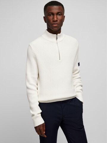 HECHTER PARIS Sweater in White: front