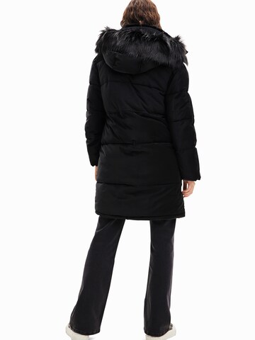 Manteau d’hiver Desigual en noir
