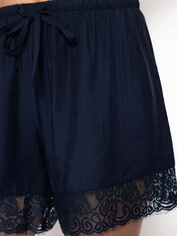SASSYCLASSY Loosefit Hose‌‌‌‌ in Blau