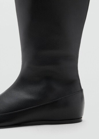 MANGO Stiefel 'Botona' in Schwarz