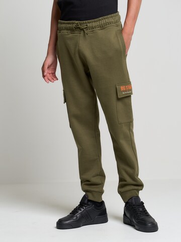 BIG STAR Regular Pants 'WALDO' in Green: front