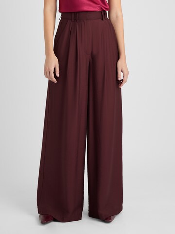 Guido Maria Kretschmer Women Wide leg Παντελόνι πλισέ 'Finja' σε καφέ: μπροστά