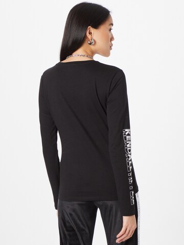 Tricou de la KENDALL + KYLIE pe negru