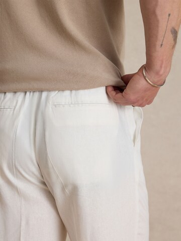 DAN FOX APPAREL - regular Pantalón de pinzas 'Kadir' en blanco
