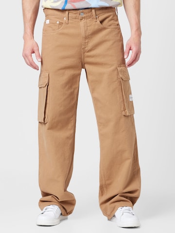 Loosefit Pantalon cargo Calvin Klein Jeans en marron : devant