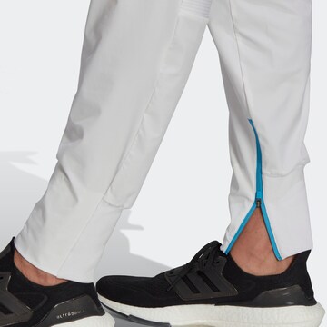 Tapered Pantaloni sportivi 'Designed for Gameday' di ADIDAS SPORTSWEAR in bianco