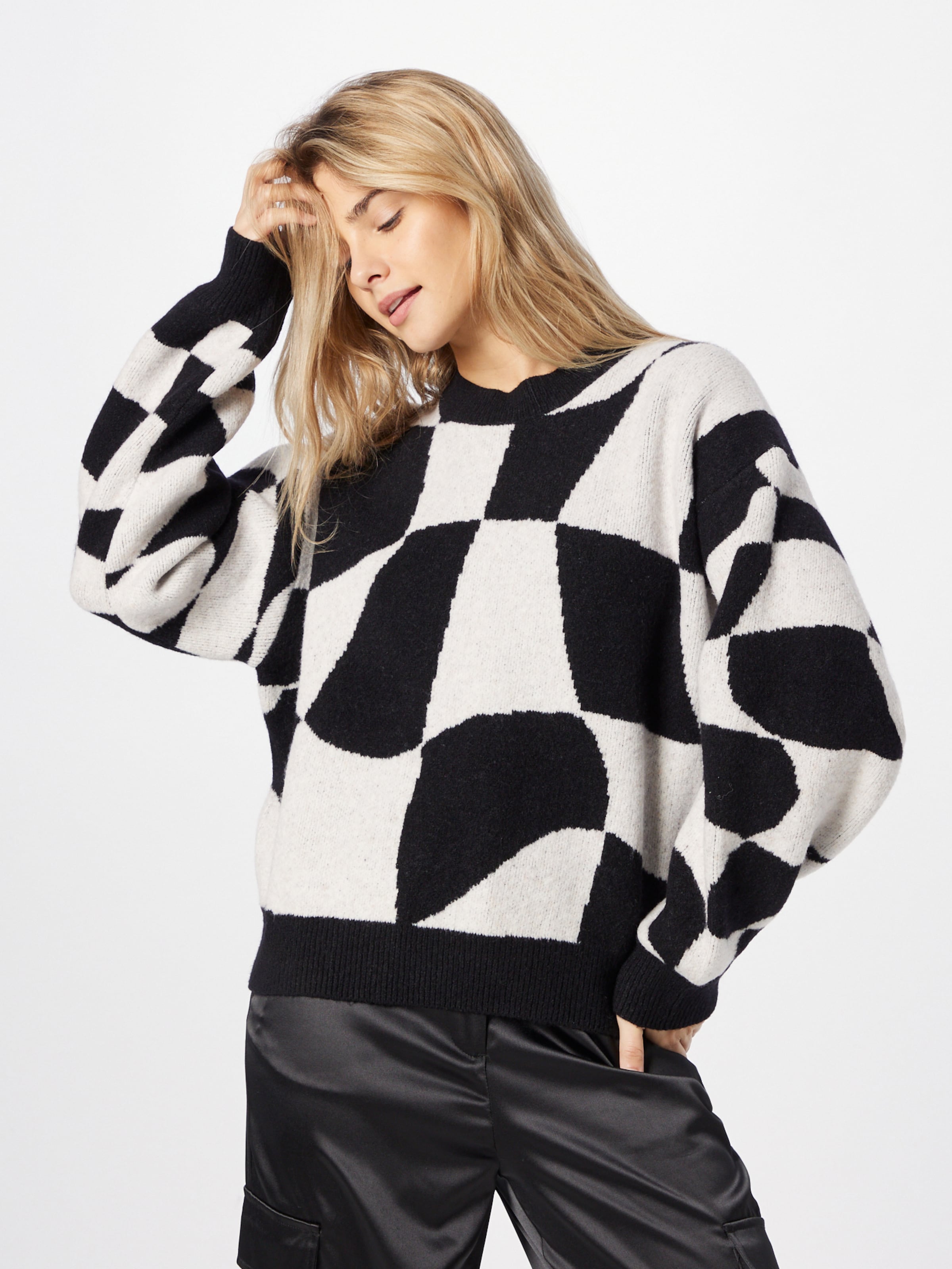 WEEKDAY Sweater Aggie in Black ABOUT YOU