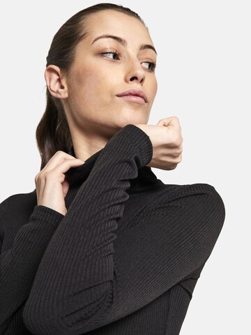 Squad the label Dress 'Turtleneck Ripped' in Schwarz