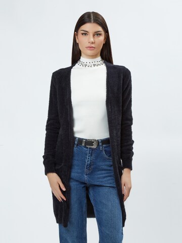 Giacchetta di Influencer in nero: frontale