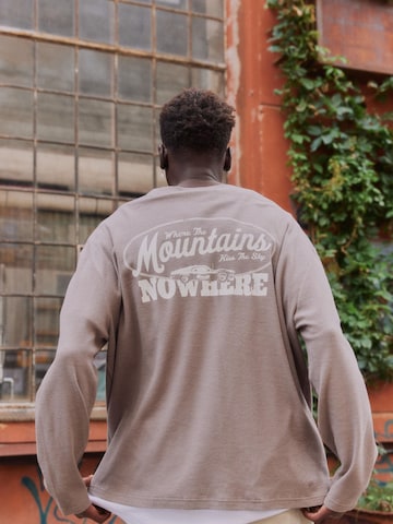 !Solid Sweatshirt ' SDUrton ' in Bruin