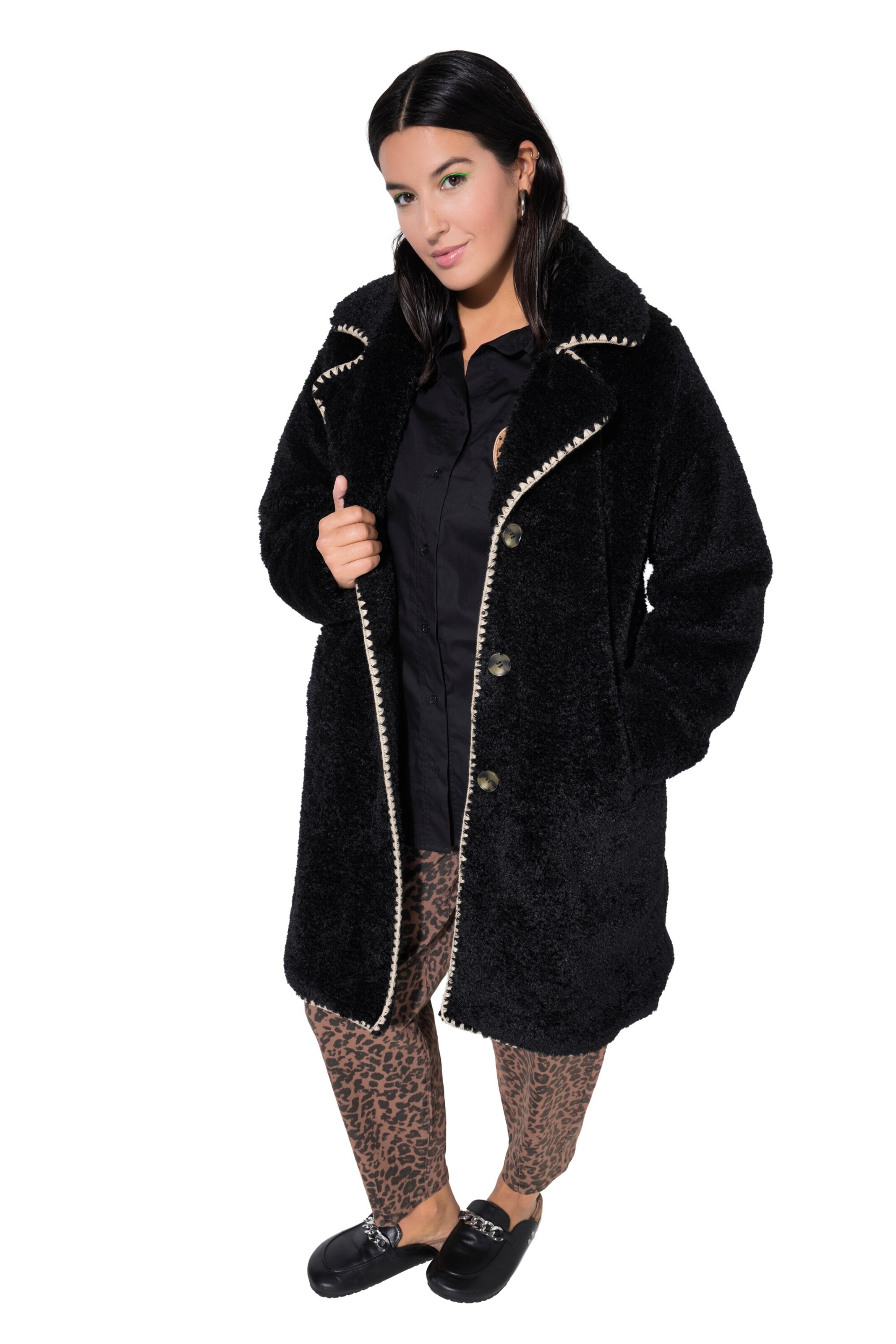 Studio Untold Winter Coat in Black: front