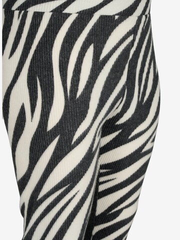 Skinny Leggings di Zizzi in bianco