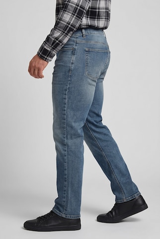 Men Plus Tapered Jeans in Blue