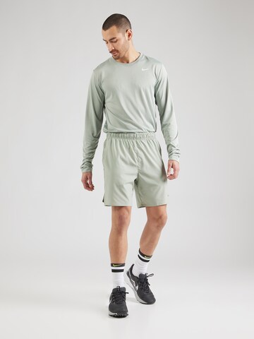 Regular Pantaloni sport 'CHALLENGER' de la NIKE pe verde