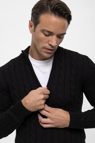 Geacă tricotată de la Felix Hardy pe negru