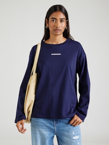 ARMEDANGELS T-shirt 'FIETAA DIFFERENCE' i blå: framsida