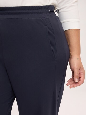 Fiorella Rubino - regular Pantalón en azul
