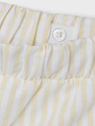 NAME IT - Pierna ancha Pantalón en amarillo
