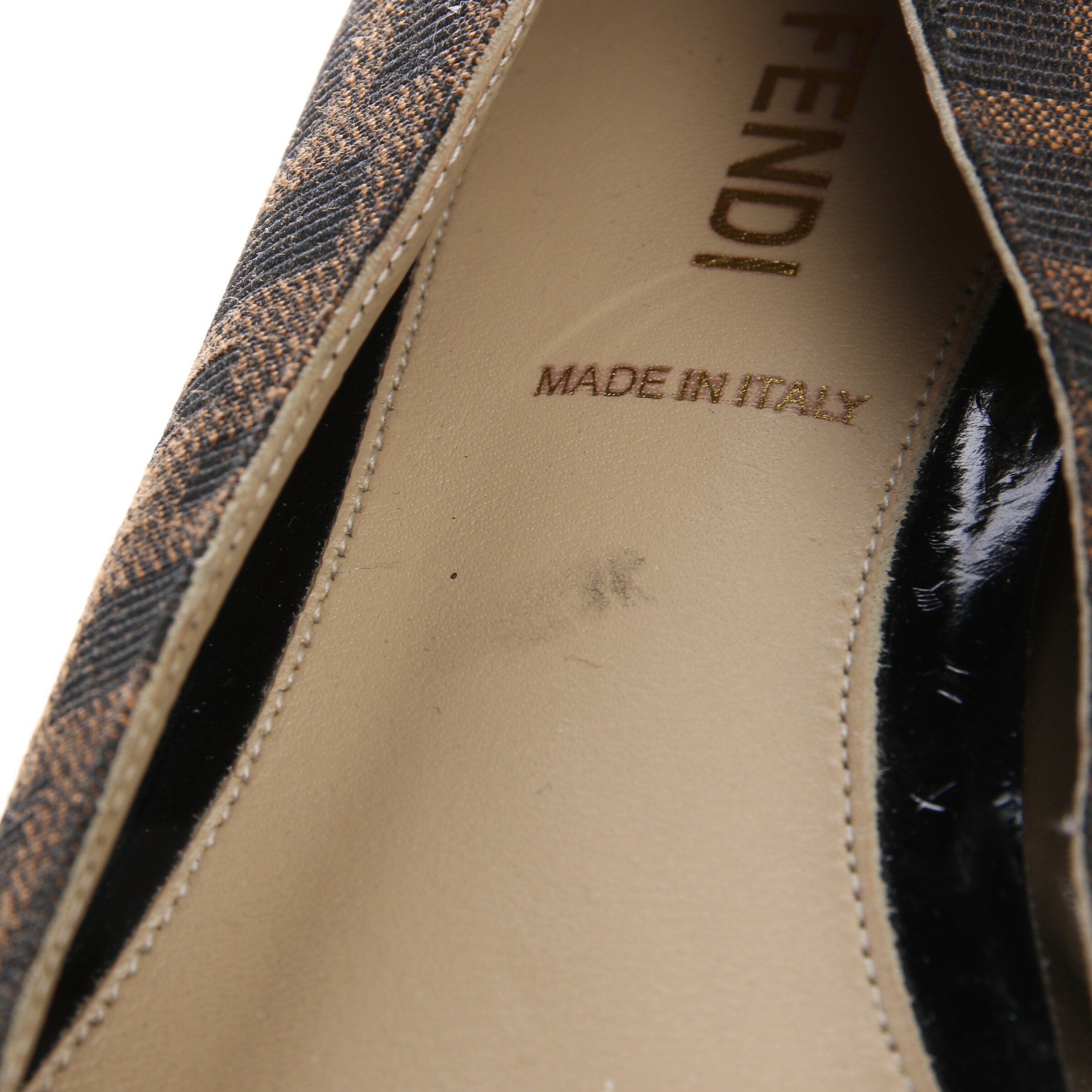 Fendi Flats & Loafers in 37 in Mixed colors