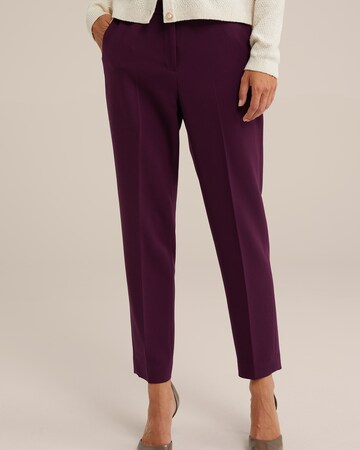 Slimfit Pantaloni con piega frontale di WE Fashion in rosso: frontale