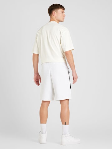 Nike Sportswear Loose fit Trousers in White
