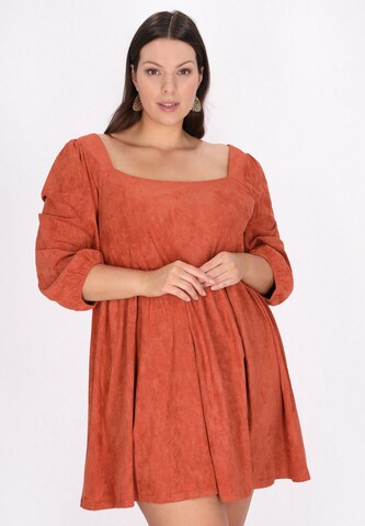 Usha Jurk in Bruin: voorkant